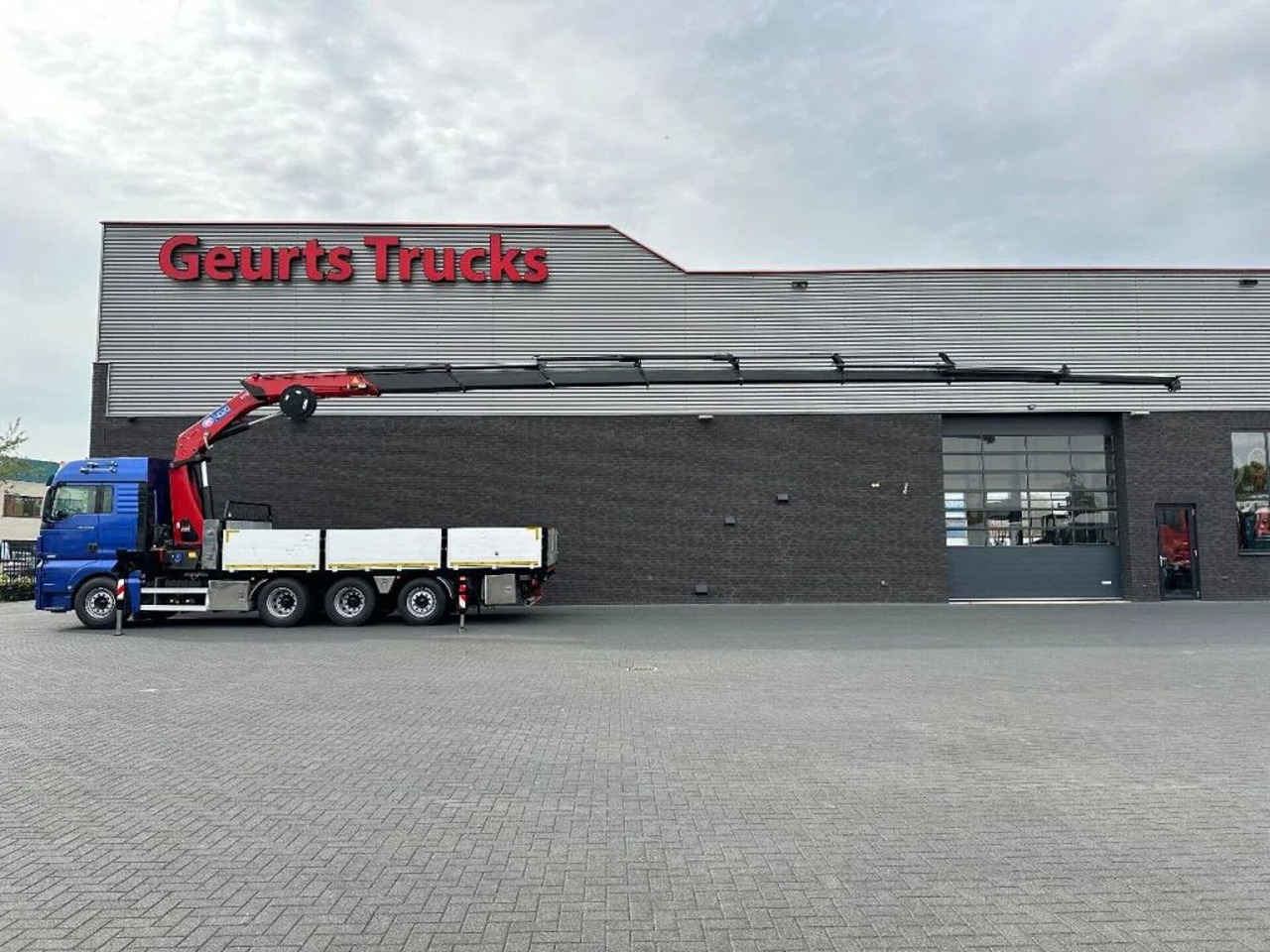 MAN TGX 33.560 8X4 TRIDEM + HMF 4020-K8 KRAAN/KRAN/C - Camion grue: photos 1 MAN TGX 33.560 8X4 TRIDEM + HMF 4020-K8 KRAAN/KRAN/C - Camion grue: photos 1
