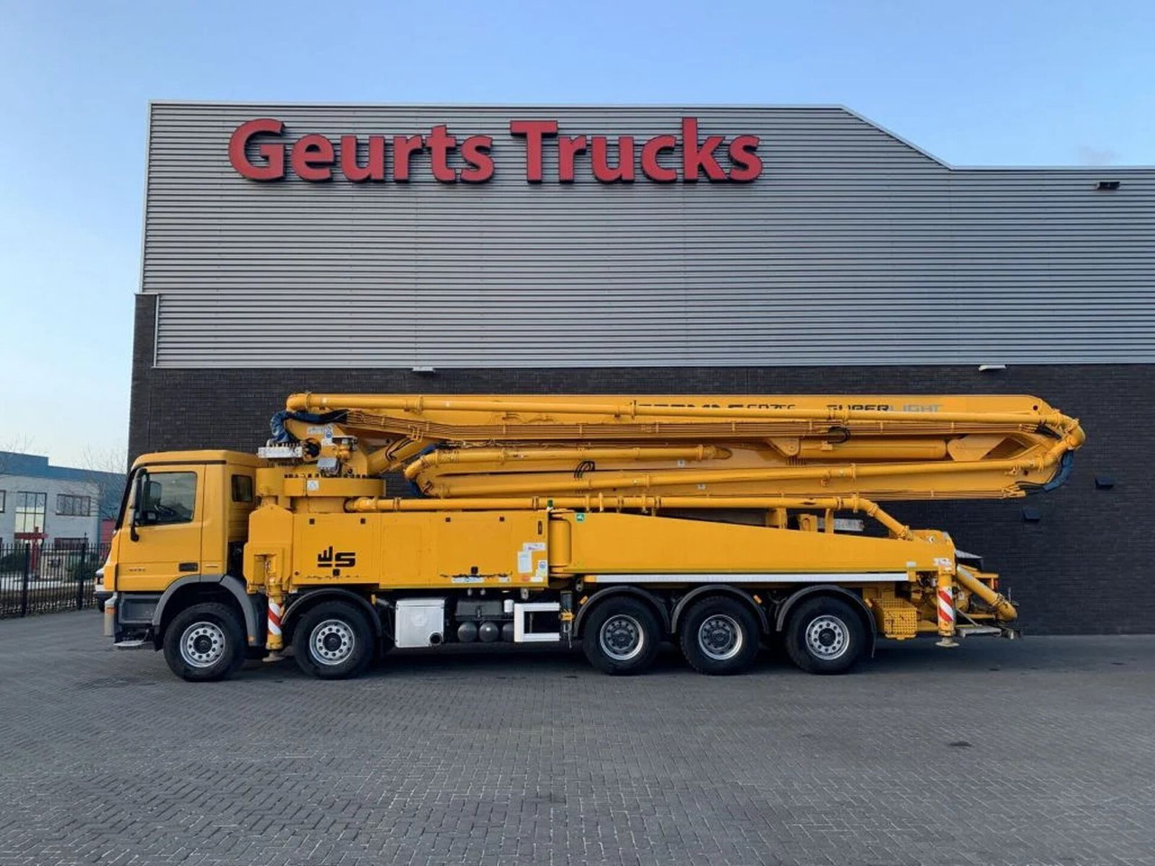 Mercedes-Benz Actros 5041 10X4 + SERMAC 6 RZ 56 METER CONCRETE - Camion pompe: photos 1 Mercedes-Benz Actros 5041 10X4 + SERMAC 6 RZ 56 METER CONCRETE - Camion pompe: photos 1