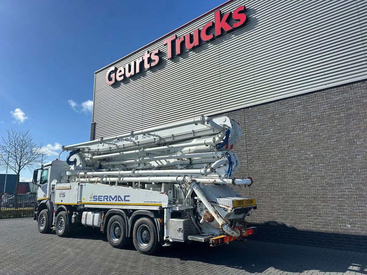 Mercedes-Benz Arocs 4451 8X4 + SERMAC 5Z42 BETONPOMP/BETONPUMP - Camion pompe: photos 3 Mercedes-Benz Arocs 4451 8X4 + SERMAC 5Z42 BETONPOMP/BETONPUMP - Camion pompe: photos 3