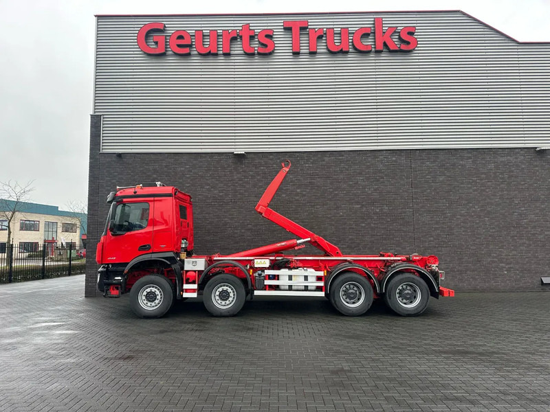 Mercedes-Benz Arocs 8X4 VDL S-30-6600 HAAKARMSYSTEEM/ABROLLKIPPER/HOOKLIFT - Camion - système de câble: photos 1 Mercedes-Benz Arocs 8X4 VDL S-30-6600 HAAKARMSYSTEEM/ABROLLKIPPER/HOOKLIFT - Camion - système de câble: photos 1