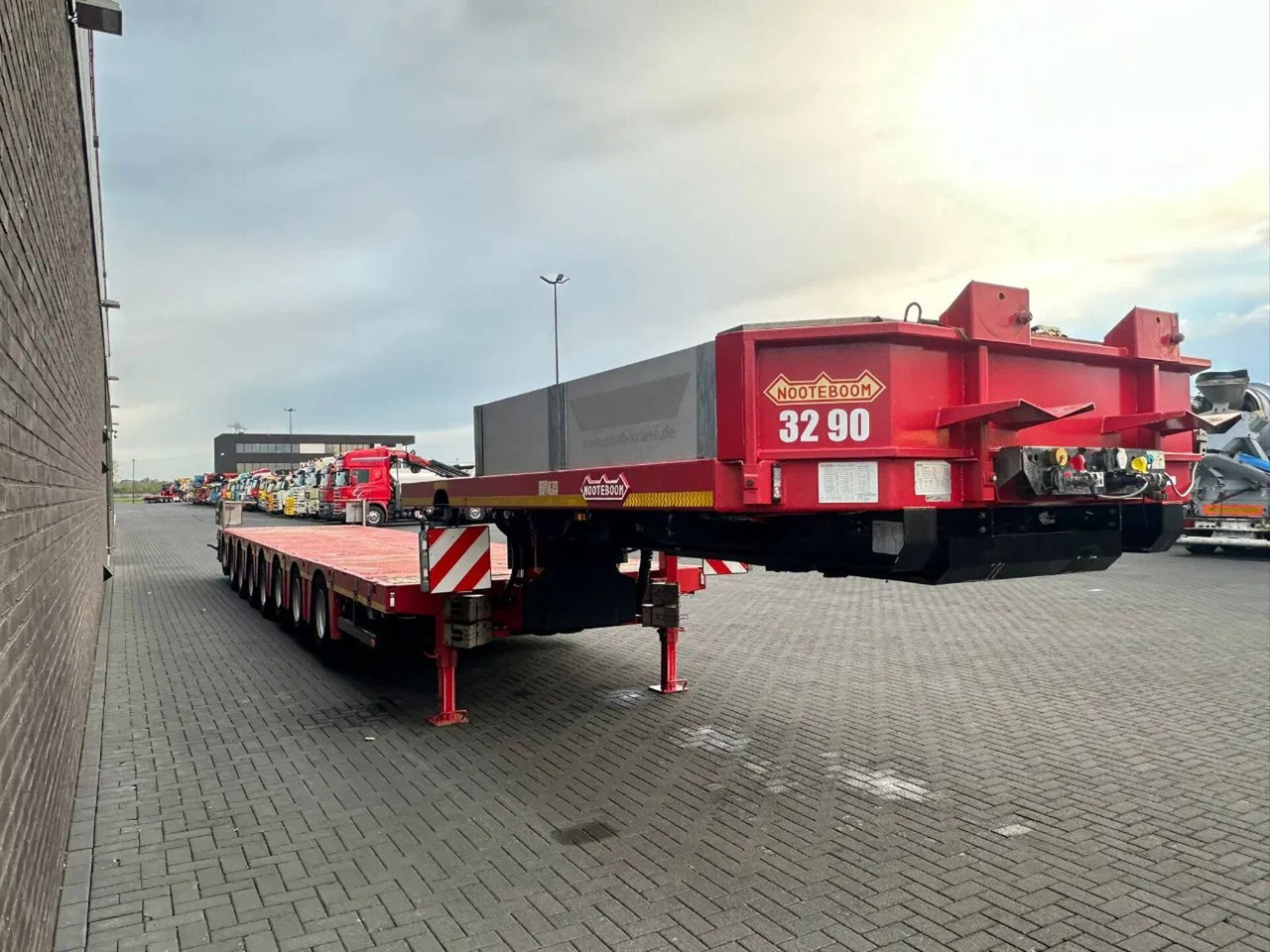 Nooteboom MCO-121-08V 8 AXEL SEMIE LOWLOADER 1X EXTENDABLE - Semi-remorque surbaissé: photos 4 Nooteboom MCO-121-08V 8 AXEL SEMIE LOWLOADER 1X EXTENDABLE - Semi-remorque surbaissé: photos 4