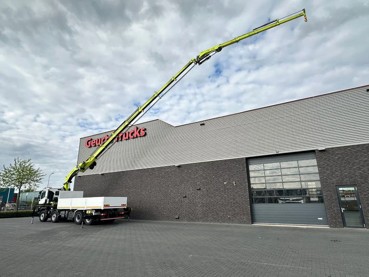 Renault C460 8X4 + HIAB X-HIPRO 548 E-7 MET JIB KRAAN / - Camion grue: photos 3 Renault C460 8X4 + HIAB X-HIPRO 548 E-7 MET JIB KRAAN / - Camion grue: photos 3