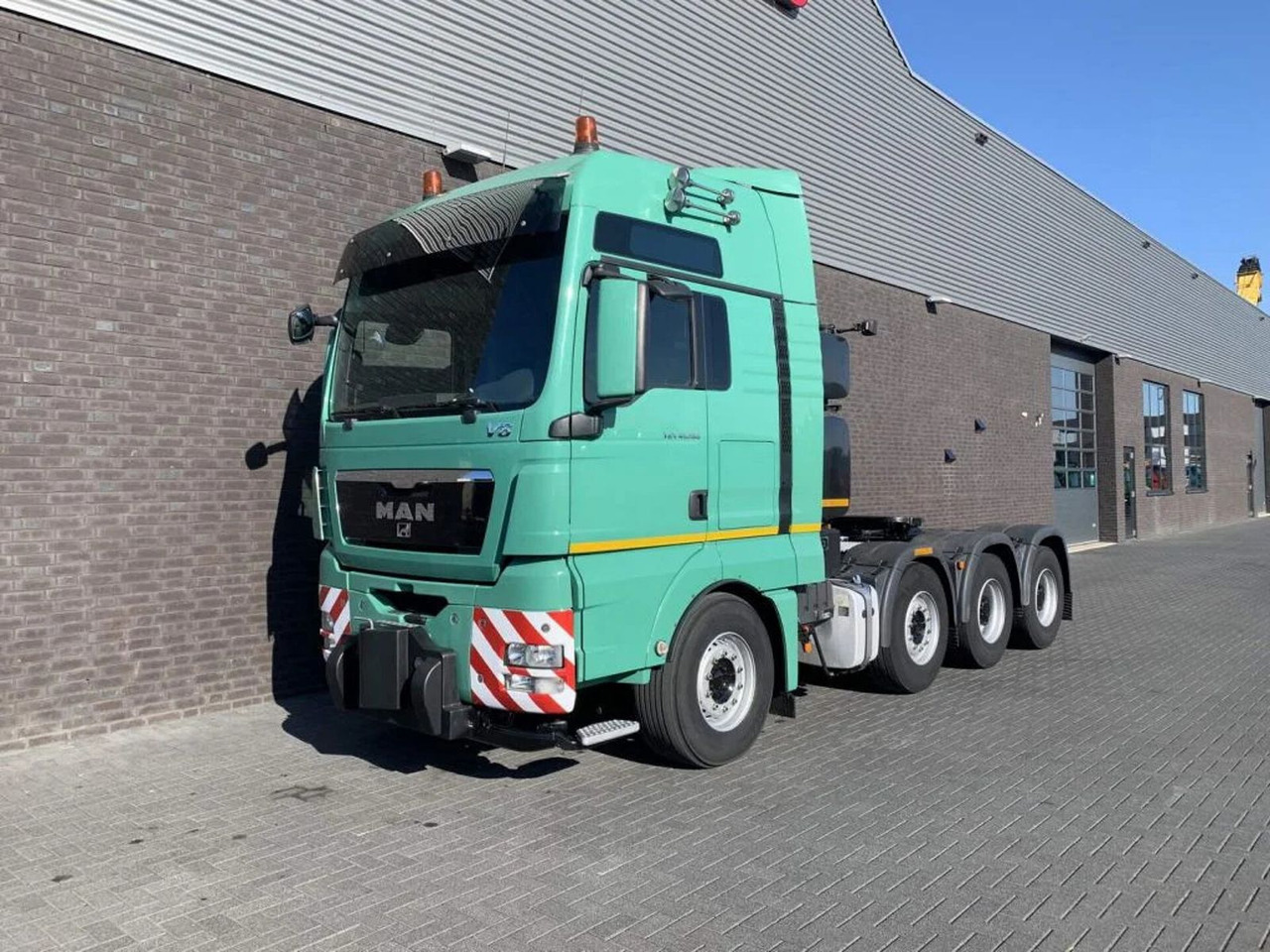 MAN TGX 41.680 V8 8X4 HEAVY DUTY TRACTOR 250 TONS - Tracteur routier: photos 2 MAN TGX 41.680 V8 8X4 HEAVY DUTY TRACTOR 250 TONS - Tracteur routier: photos 2