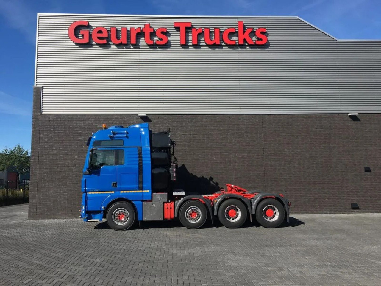 MAN TGX 41.680 V8 8X4 HEAVY DUTY TRACTOR 250 TONS - Tracteur routier: photos 1 MAN TGX 41.680 V8 8X4 HEAVY DUTY TRACTOR 250 TONS - Tracteur routier: photos 1