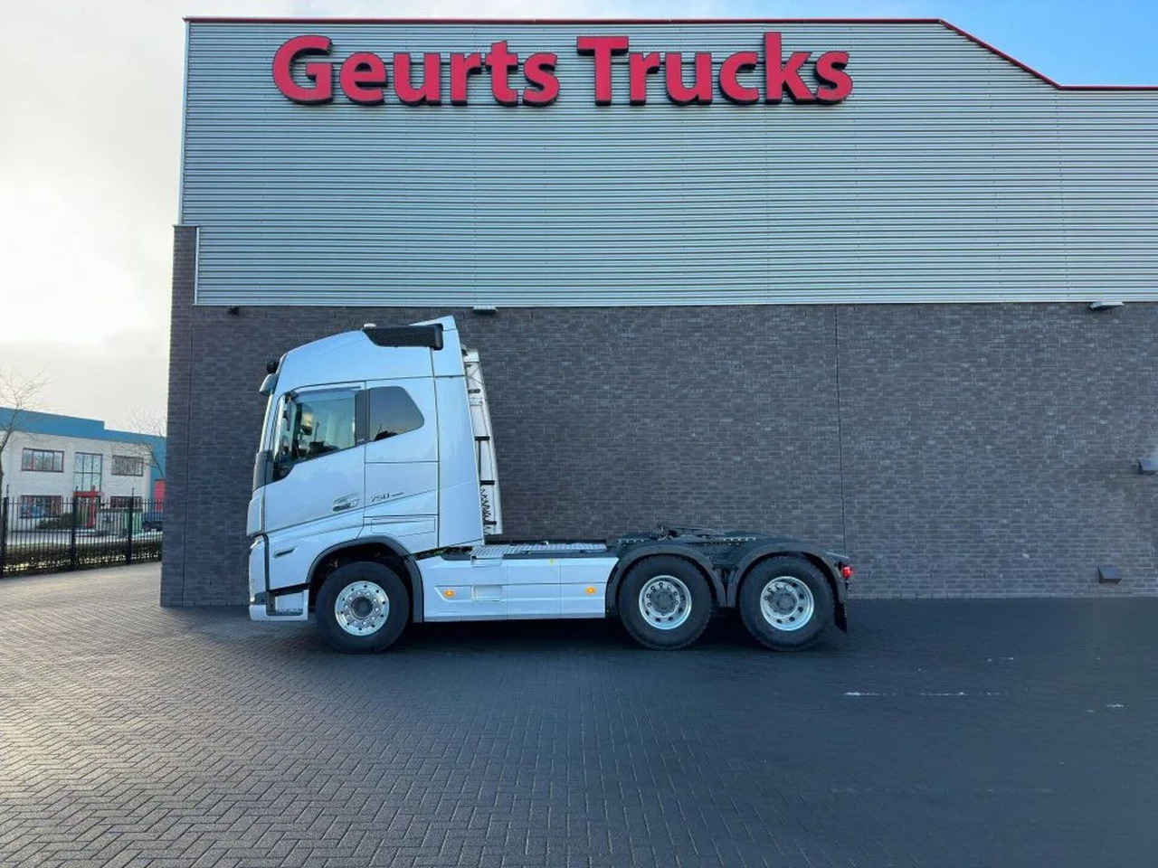 Volvo FH 16.750 6X4 TREKKER/TRACTOR/SZM EURO 6 HYDRAUL - Tracteur routier: photos 1 Volvo FH 16.750 6X4 TREKKER/TRACTOR/SZM EURO 6 HYDRAUL - Tracteur routier: photos 1