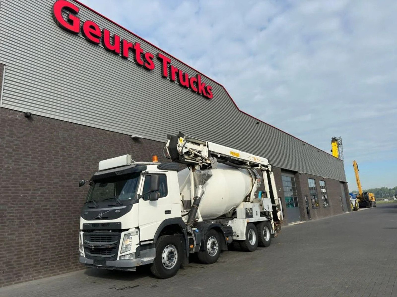 Volvo FM 410 8X4 + STETTER 9 M3 MIXER/MISCHER + THEAM - Camion malaxeur: photos 2 Volvo FM 410 8X4 + STETTER 9 M3 MIXER/MISCHER + THEAM - Camion malaxeur: photos 2