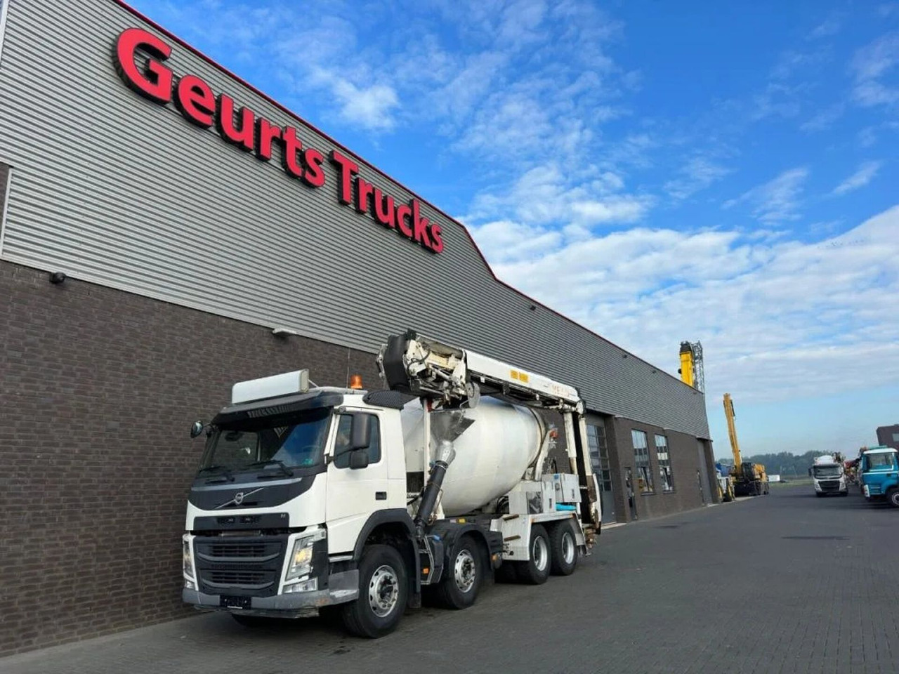 Volvo FM 410 8X4 + STETTER 9 M3 MIXER/MISCHER + THEAM - Camion malaxeur: photos 2 Volvo FM 410 8X4 + STETTER 9 M3 MIXER/MISCHER + THEAM - Camion malaxeur: photos 2