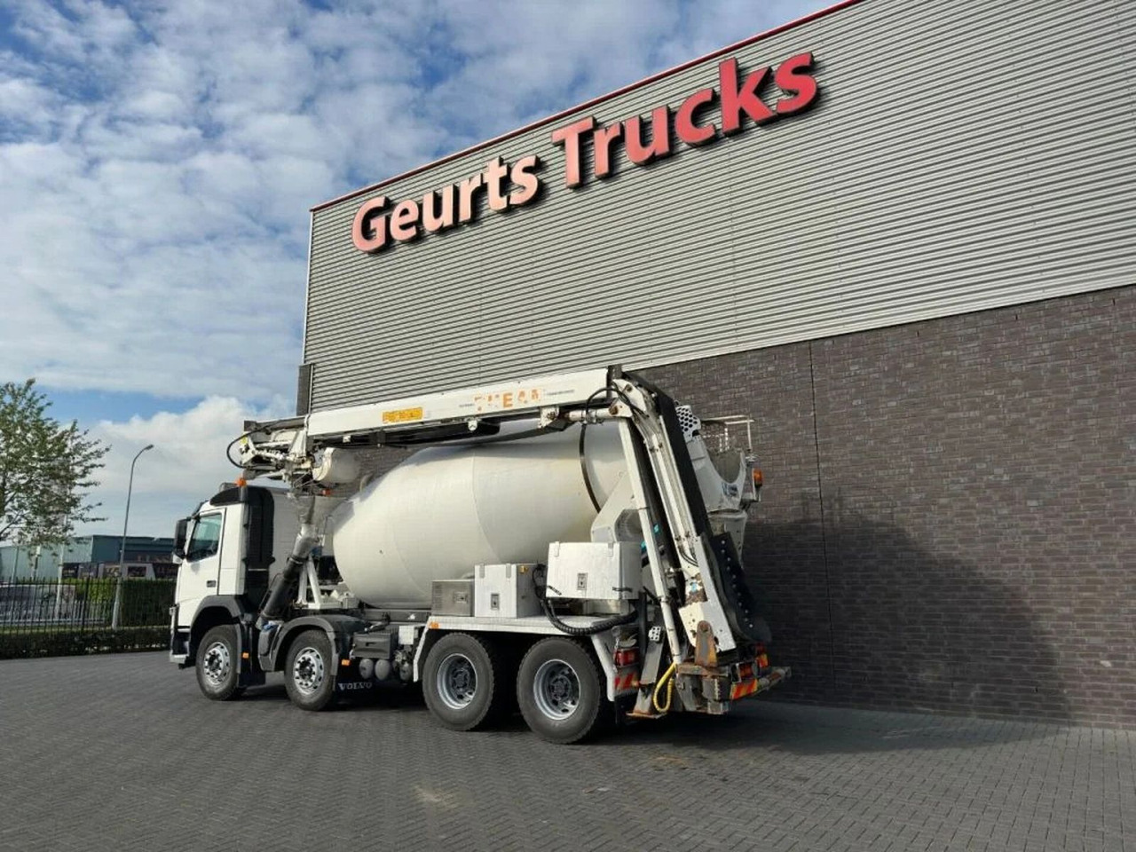 Volvo FM 410 8X4 + STETTER 9 M3 MIXER/MISCHER + THEAM - Camion malaxeur: photos 3 Volvo FM 410 8X4 + STETTER 9 M3 MIXER/MISCHER + THEAM - Camion malaxeur: photos 3