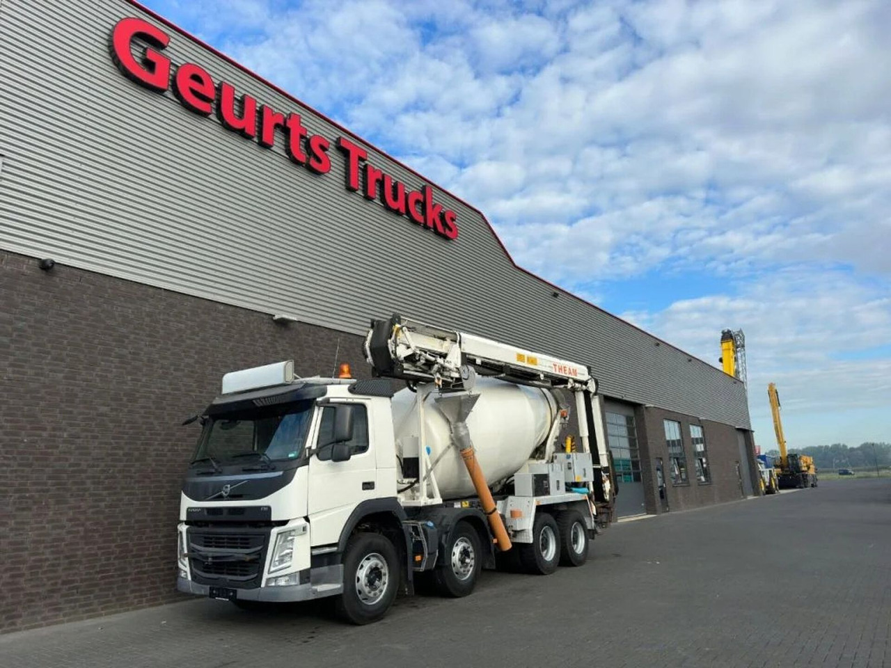 Volvo FM 410 8X4 + STETTER 9 M3 MIXER/MISCHER + THEAM - Camion malaxeur: photos 2 Volvo FM 410 8X4 + STETTER 9 M3 MIXER/MISCHER + THEAM - Camion malaxeur: photos 2