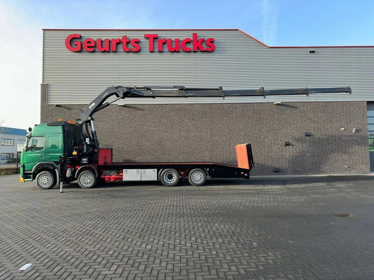 Volvo FM 500 8X2 OPRIJWAGEN/MACHINE TRANSPORTER + HIAB - Camion grue: photos 1 Volvo FM 500 8X2 OPRIJWAGEN/MACHINE TRANSPORTER + HIAB - Camion grue: photos 1