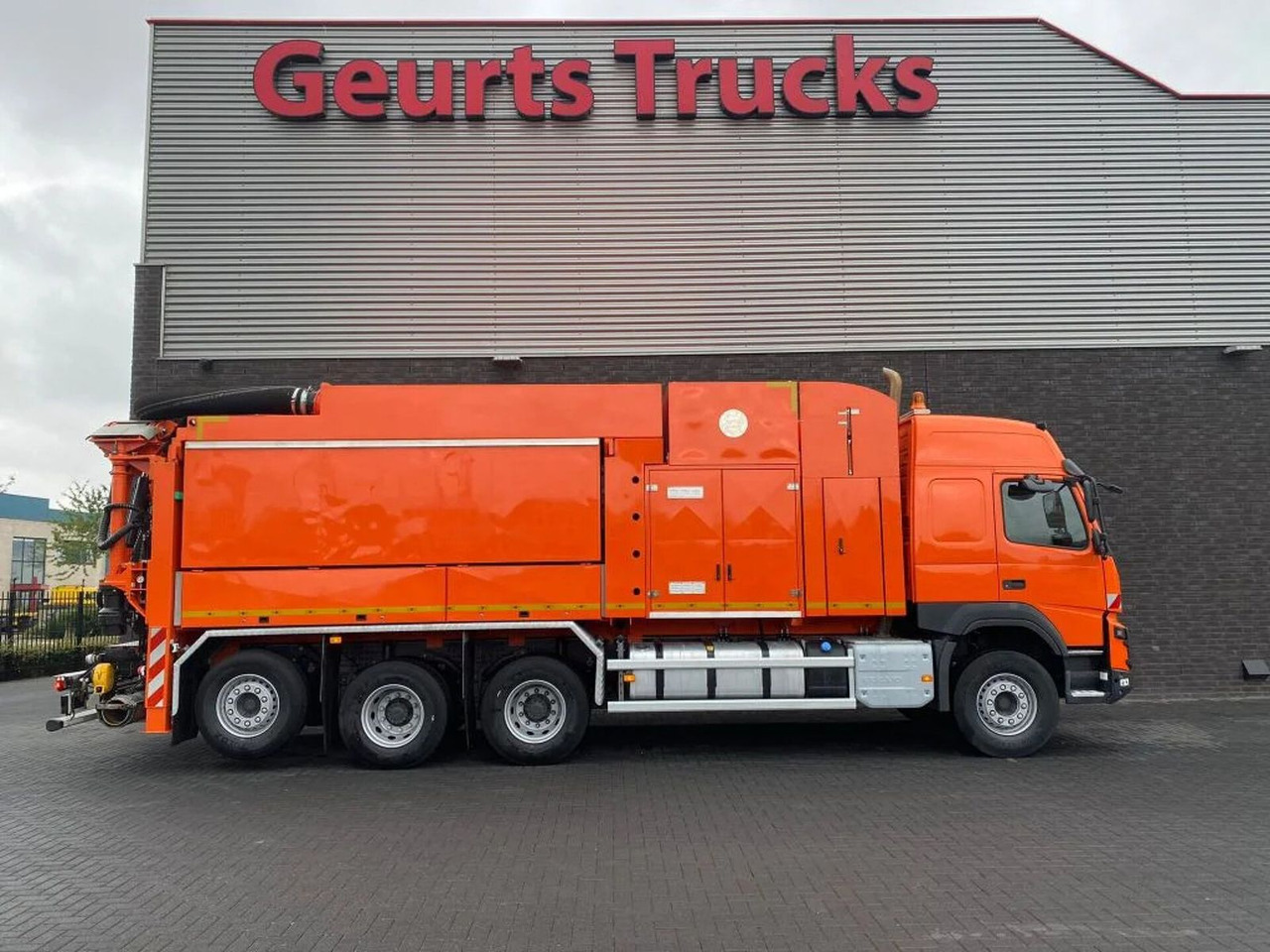 Volvo FMX 510 8X4 TRIDEM + MTS DINO 5 SAUGBAGGER/SUCTI - Camion hydrocureur: photos 4 Volvo FMX 510 8X4 TRIDEM + MTS DINO 5 SAUGBAGGER/SUCTI - Camion hydrocureur: photos 4