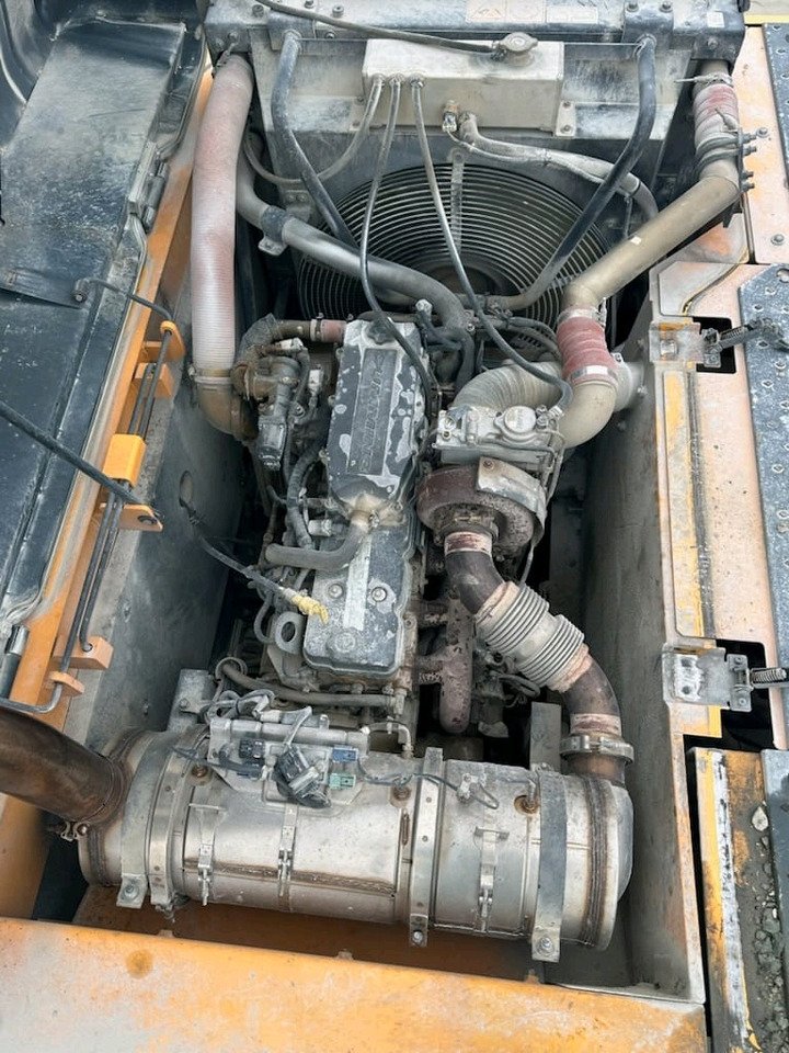 Hyundai R 300 - Pelle sur chenille: photos 4 Hyundai R 300 - Pelle sur chenille: photos 4