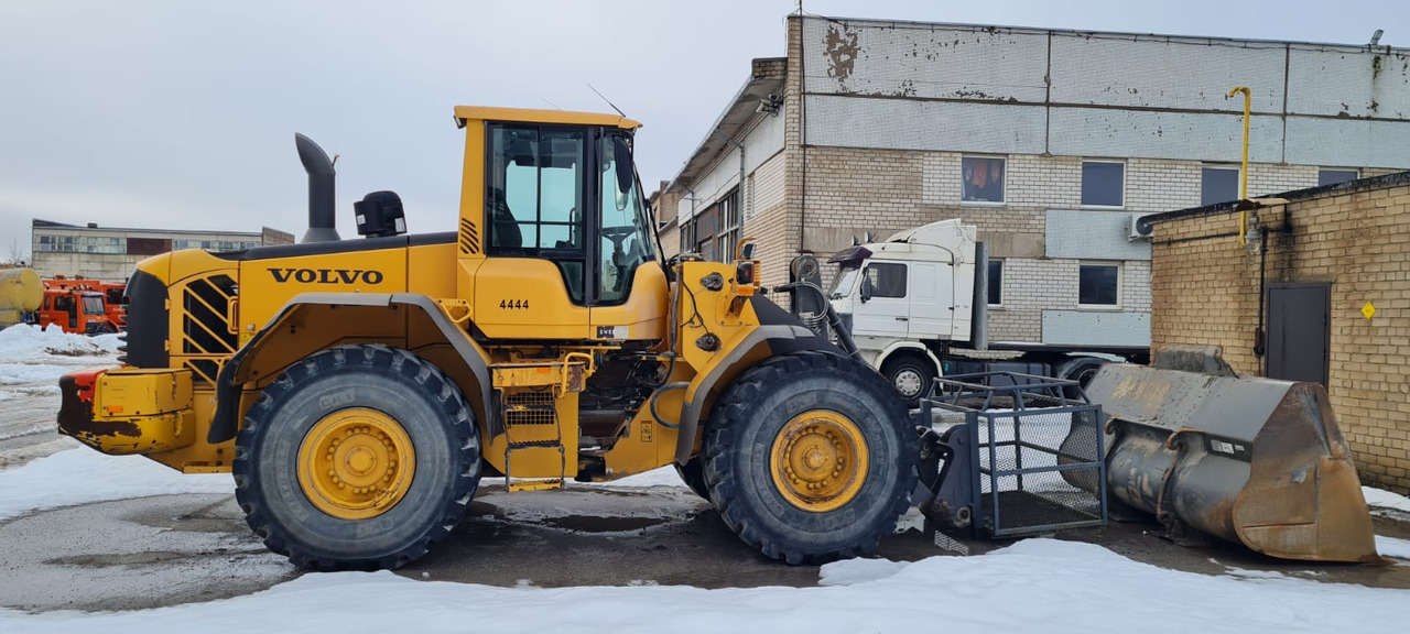 VOLVO L120F - Chargeuse sur pneus: photos 3 VOLVO L120F - Chargeuse sur pneus: photos 3