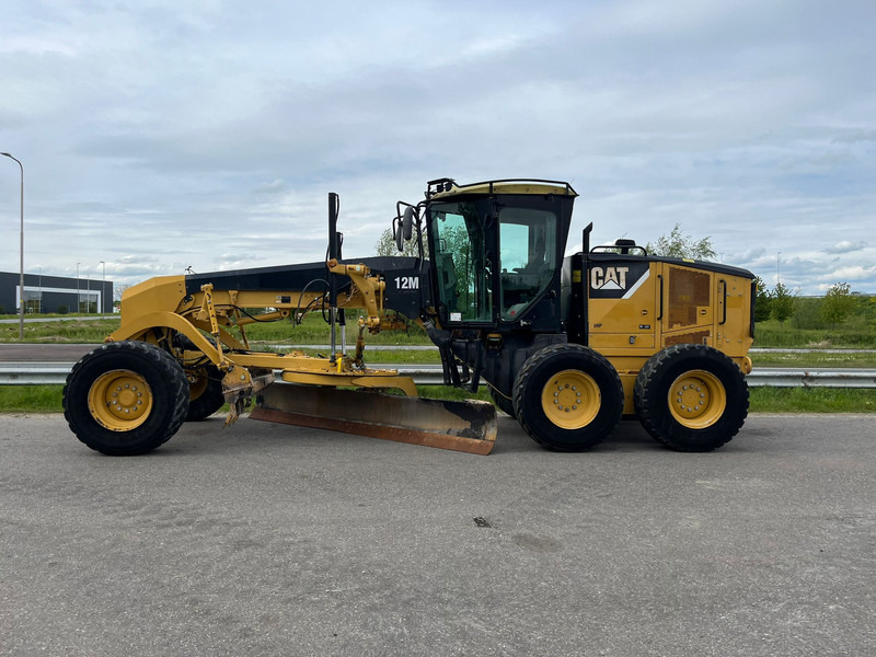 Caterpillar 12M Motor Grader - Niveleuse: photos 1 Caterpillar 12M Motor Grader - Niveleuse: photos 1