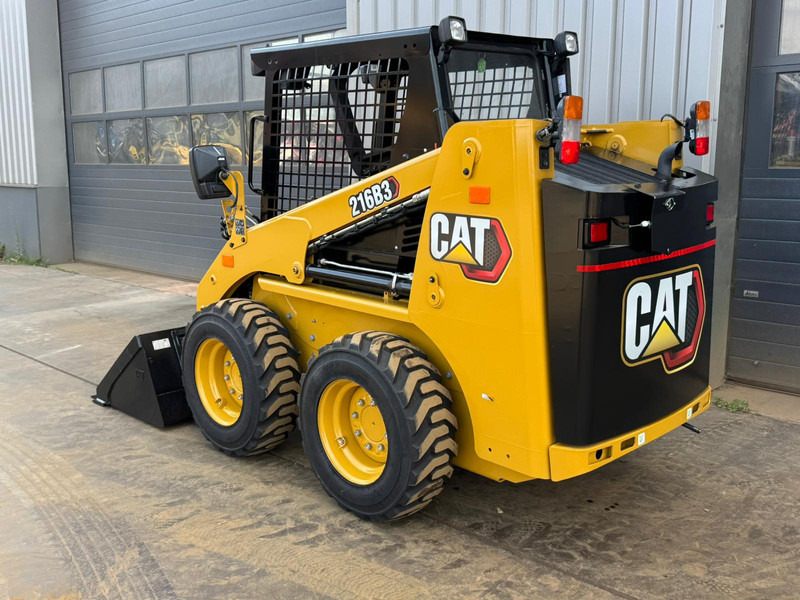 Caterpillar 216B3 - Chargeuse: photos 2 Caterpillar 216B3 - Chargeuse: photos 2
