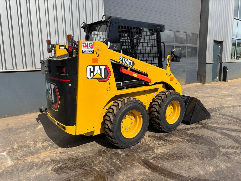 Caterpillar 216B3 - Chargeuse: photos 5 Caterpillar 216B3 - Chargeuse: photos 5