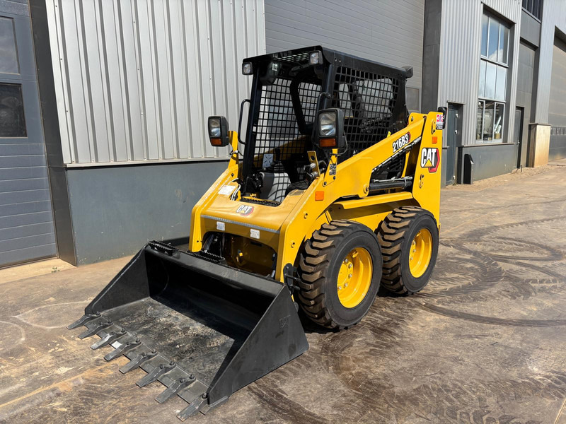 Caterpillar 216B3 - Chargeuse: photos 1 Caterpillar 216B3 - Chargeuse: photos 1