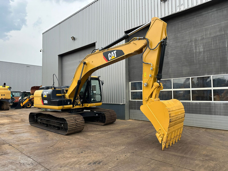 Caterpillar 320D2 - Pelle sur chenille: photos 3 Caterpillar 320D2 - Pelle sur chenille: photos 3