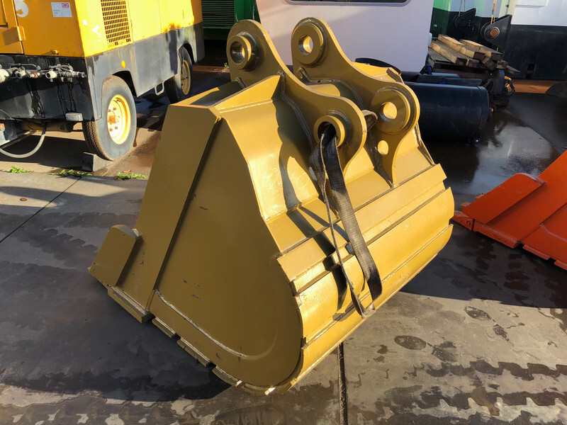 Caterpillar 325B 47 inch HDBucket - Godet: photos 3 Caterpillar 325B 47 inch HDBucket - Godet: photos 3