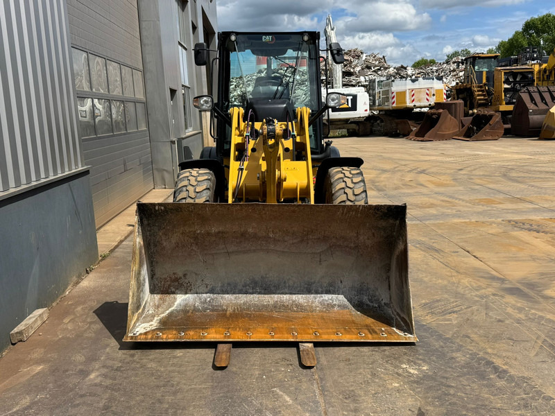Caterpillar 908M CE + EPA - Chargeuse sur pneus: photos 4 Caterpillar 908M CE + EPA - Chargeuse sur pneus: photos 4