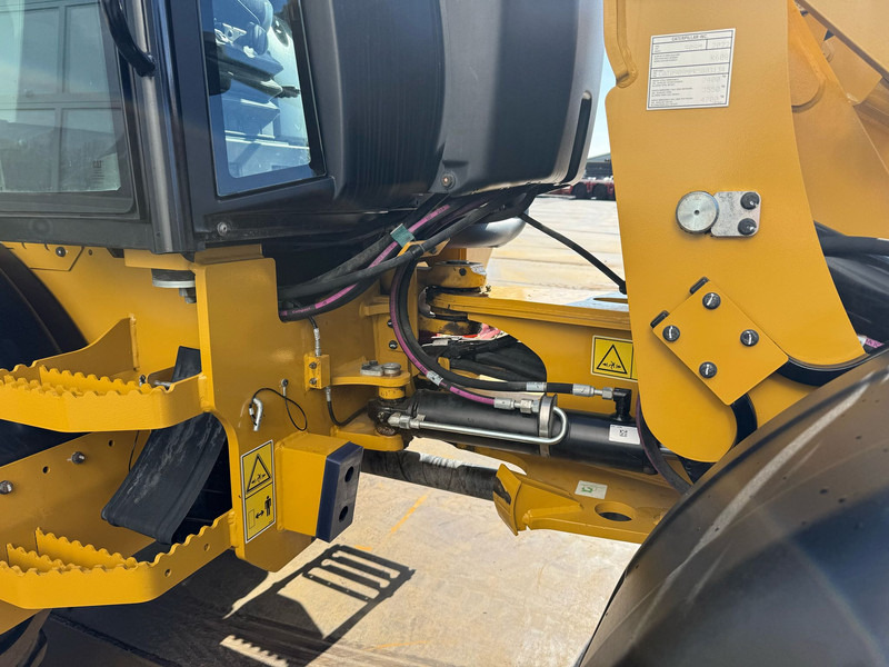 Chargeuse sur pneus Caterpillar 908M: photos 20