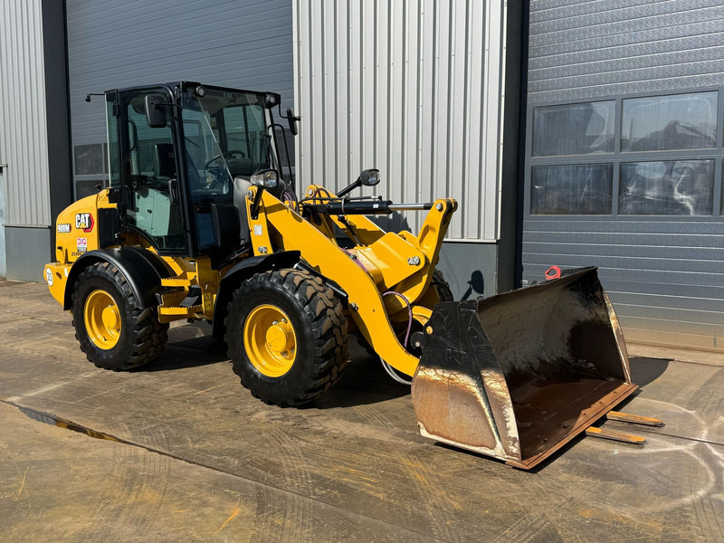 Chargeuse sur pneus Caterpillar 908M: photos 8