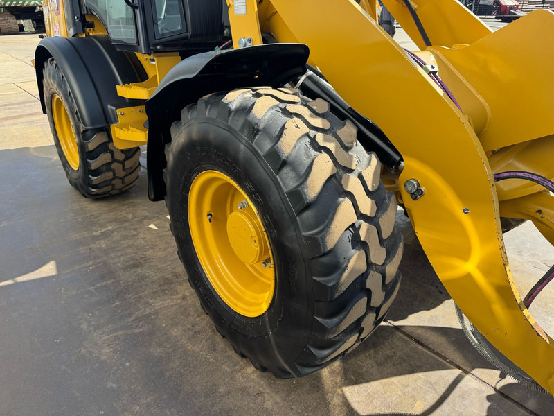 Chargeuse sur pneus Caterpillar 908M: photos 12