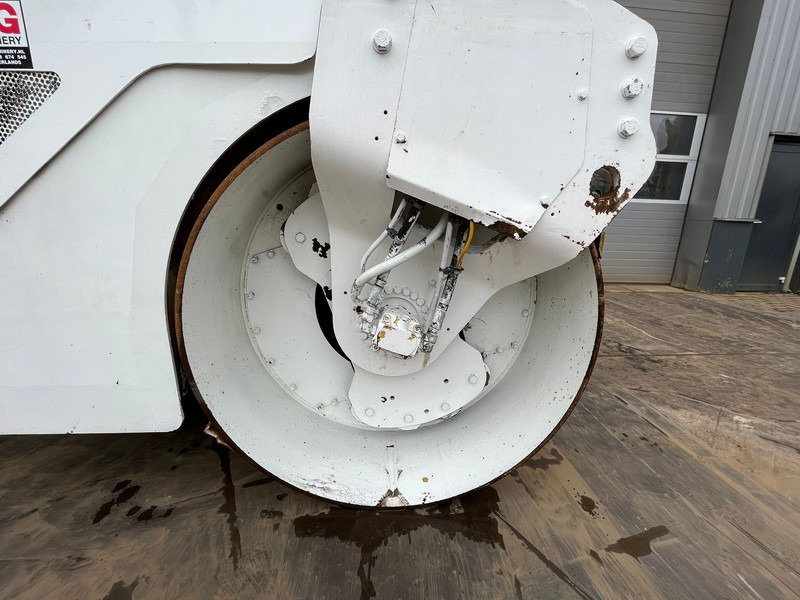 Compacteur Caterpillar CB534D CE / EPA: photos 7 Compacteur Caterpillar CB534D CE / EPA: photos 7