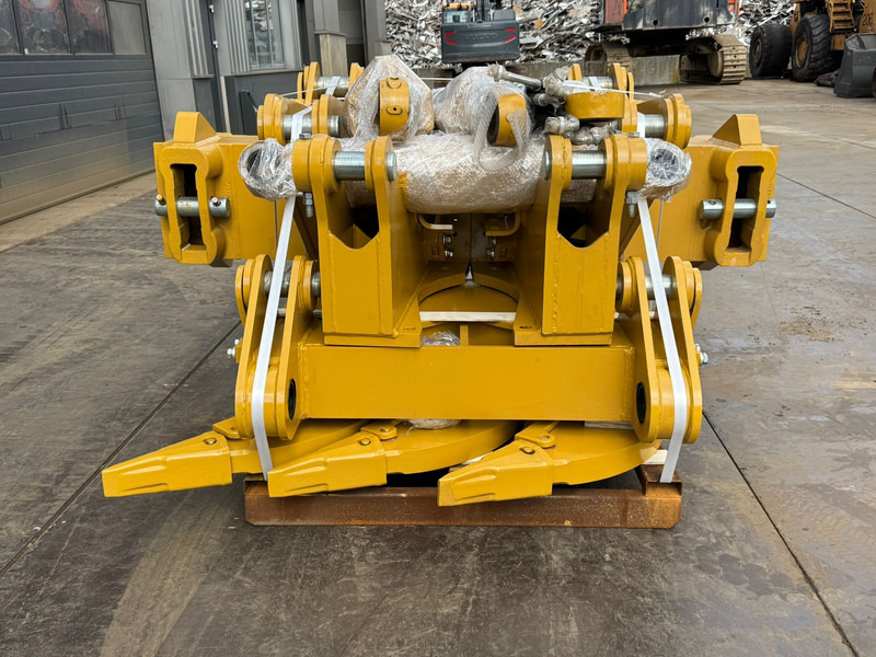 Caterpillar D8T D8R D8N Multishank Ripper (forged shanks) - Ripper: photos 5 Caterpillar D8T D8R D8N Multishank Ripper (forged shanks) - Ripper: photos 5