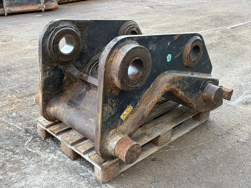 Caterpillar Quick Coupler CW70 for 374F - Attache rapide: photos 4 Caterpillar Quick Coupler CW70 for 374F - Attache rapide: photos 4