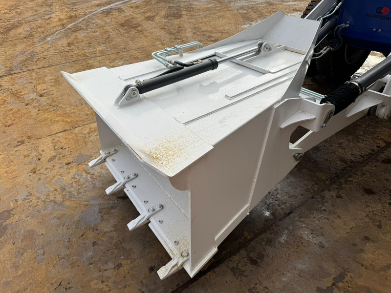 Camion malaxeur Giga power GW5500 4x4 Self Loading Concrete Mixer: photos 15 Camion malaxeur Giga power GW5500 4x4 Self Loading Concrete Mixer: photos 15