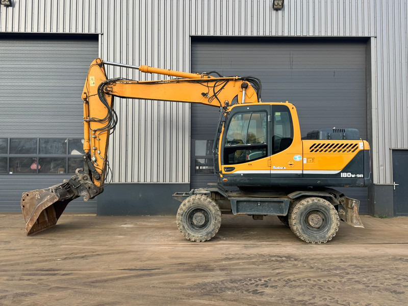 Hyundai Robex 180W-9A - Pelle sur pneus: photos 1 Hyundai Robex 180W-9A - Pelle sur pneus: photos 1