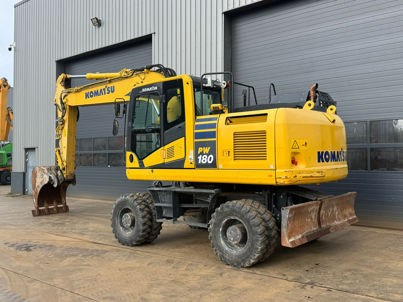 Komatsu PW180-11 - Pelle sur pneus: photos 2 Komatsu PW180-11 - Pelle sur pneus: photos 2