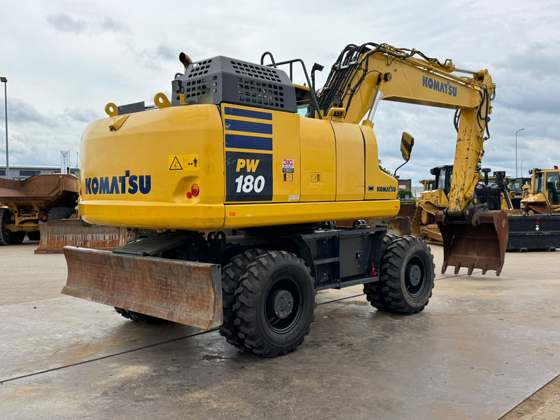Komatsu PW180-11 - Pelle sur pneus: photos 5 Komatsu PW180-11 - Pelle sur pneus: photos 5