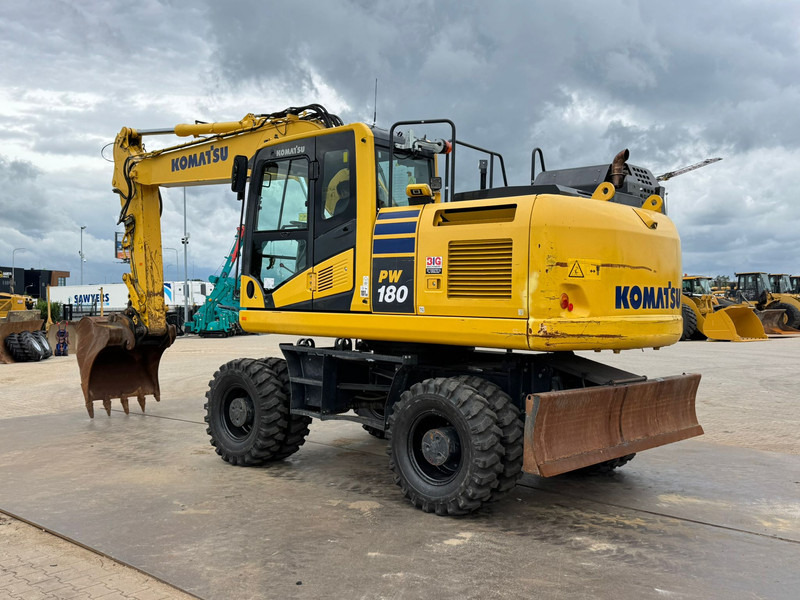 Komatsu PW180-11 - Pelle sur pneus: photos 3 Komatsu PW180-11 - Pelle sur pneus: photos 3