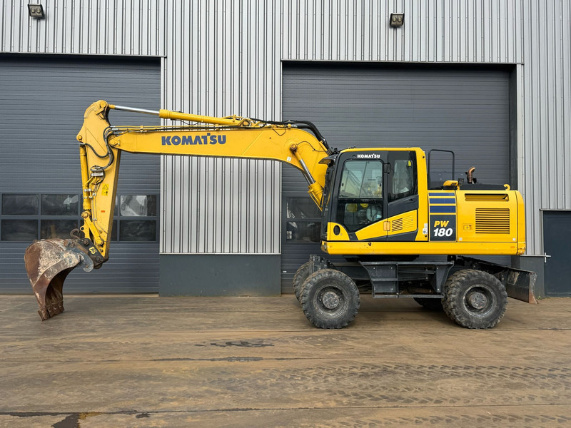 Komatsu PW180-11 - Pelle sur pneus: photos 1 Komatsu PW180-11 - Pelle sur pneus: photos 1