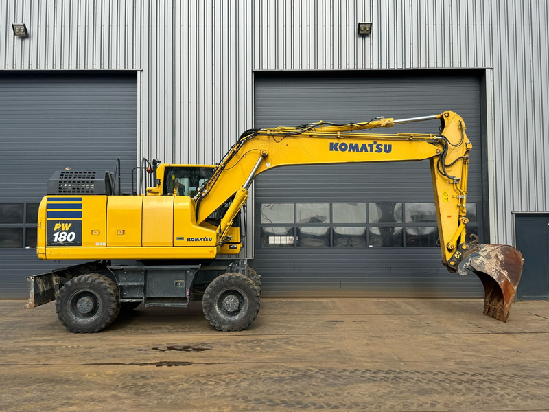 Komatsu PW180-11 - Pelle sur pneus: photos 5 Komatsu PW180-11 - Pelle sur pneus: photos 5