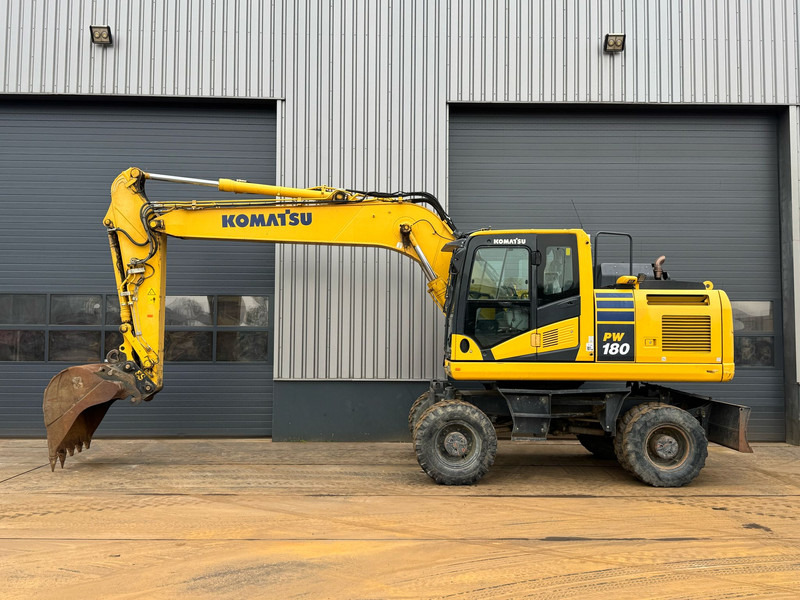 Komatsu PW180-11 - Pelle sur pneus: photos 1 Komatsu PW180-11 - Pelle sur pneus: photos 1