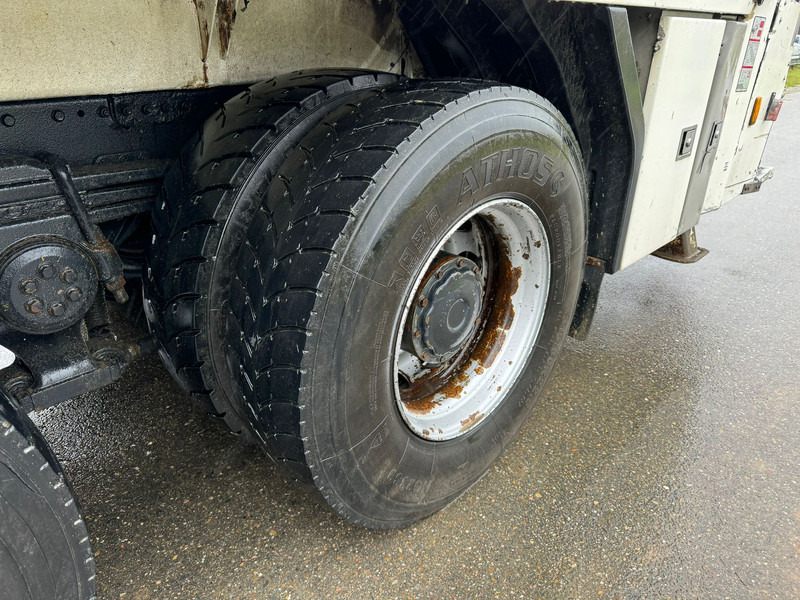 Camion pompe pour transport de matériaux granulaires MAN TGA 26.360 6x4 with Putzmeister BSF24-4.16 24m Concrete Pump: photos 11 Camion pompe pour transport de matériaux granulaires MAN TGA 26.360 6x4 with Putzmeister BSF24-4.16 24m Concrete Pump: photos 11