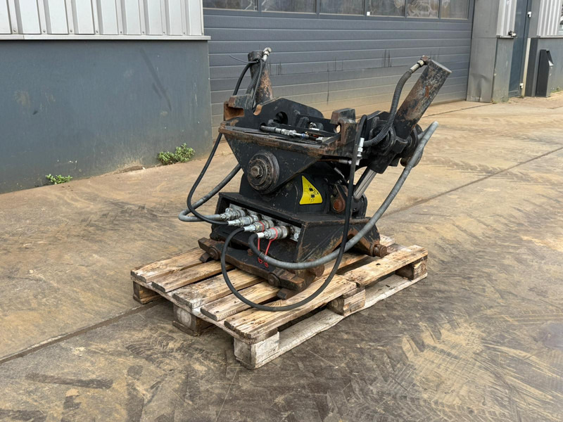 Verachtert CWT-40-H4N tilting quick coupler CW40 214-1033 - Attache rapide: photos 3 Verachtert CWT-40-H4N tilting quick coupler CW40 214-1033 - Attache rapide: photos 3