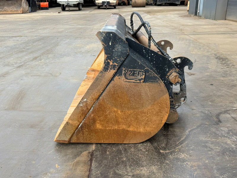 Godet ZFE Side-Tilting bucket: photos 8