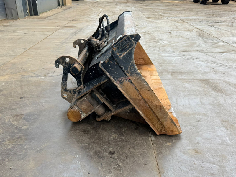 Godet ZFE Side-Tilting bucket: photos 9