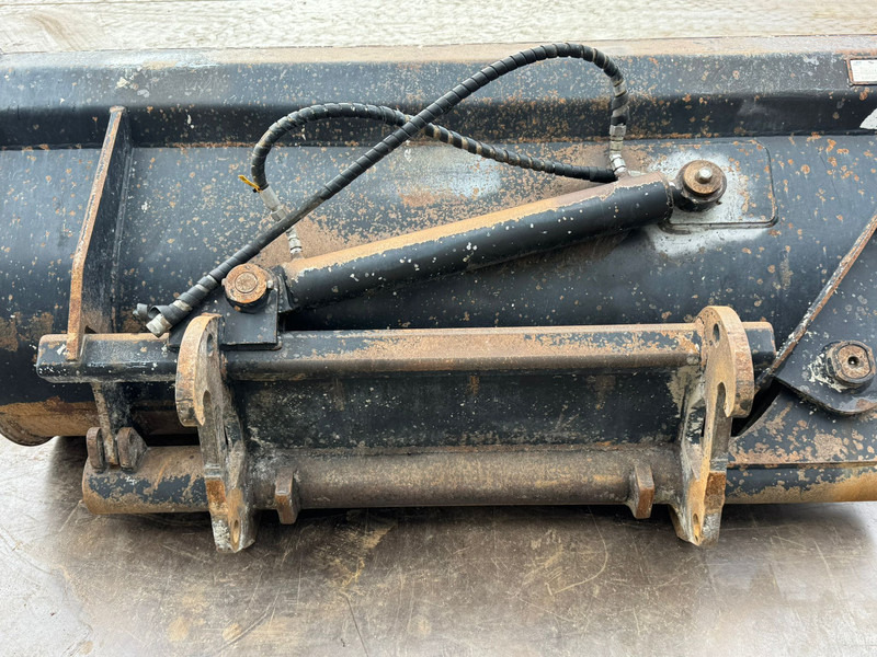 Godet ZFE Side-Tilting bucket: photos 7