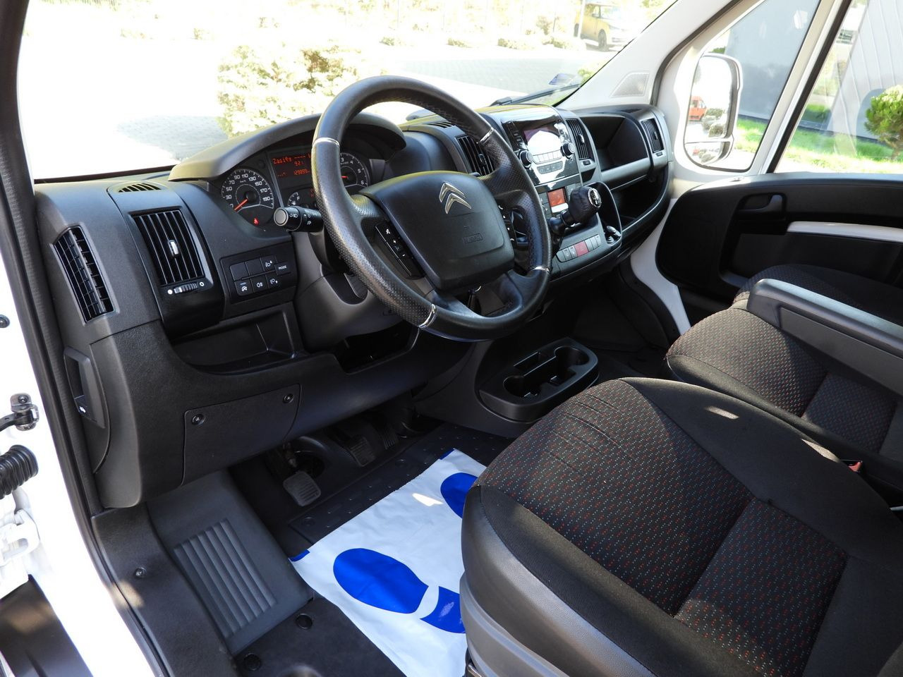 CITROEN JUMPER STAKE BODY DOUBLE CABIN DOKA 7 SEATS PNEUMATICS AIR CONDITIONING 140HP - Fourgon plateau: photos 2 CITROEN JUMPER STAKE BODY DOUBLE CABIN DOKA 7 SEATS PNEUMATICS AIR CONDITIONING 140HP - Fourgon plateau: photos 2