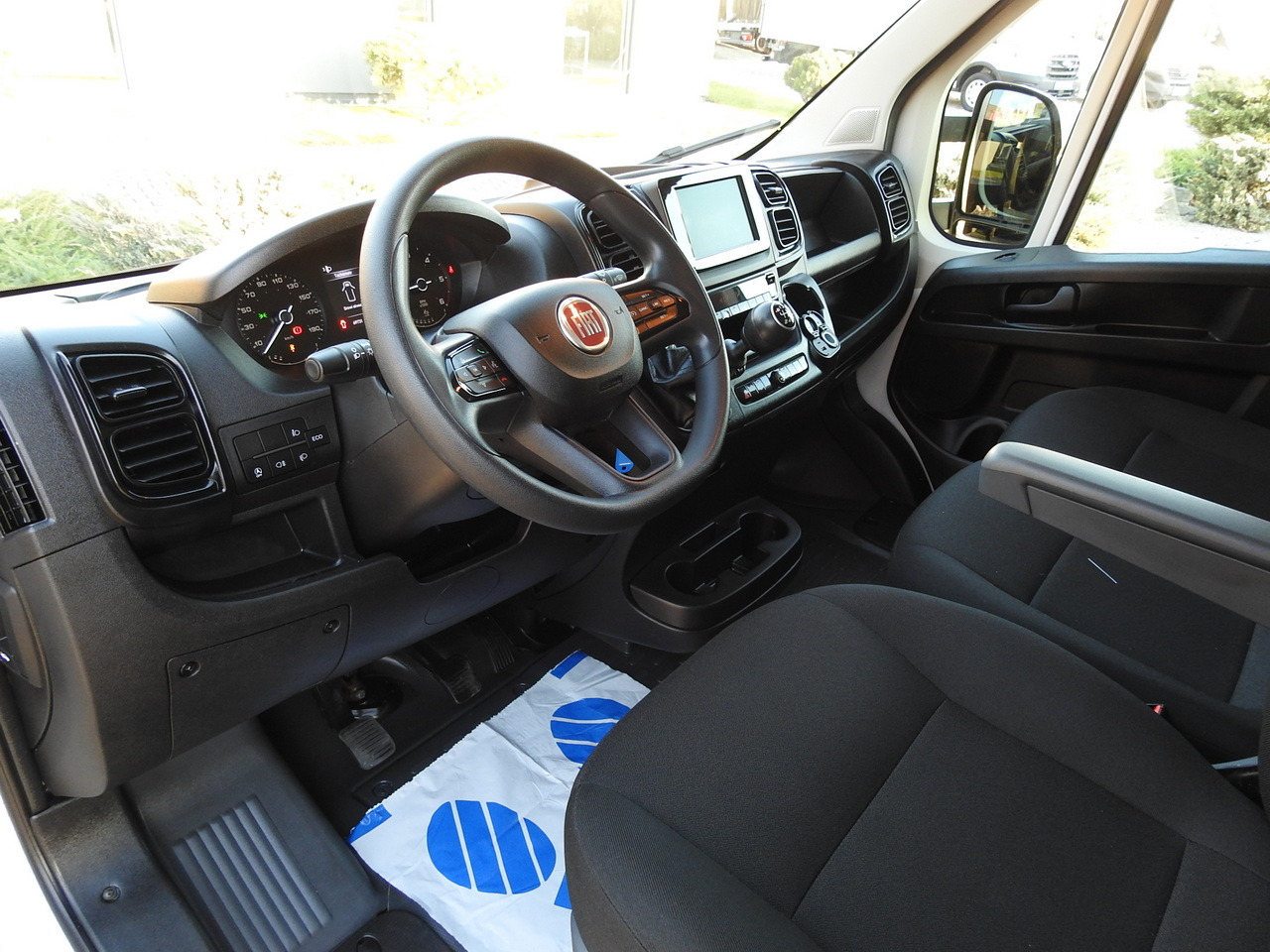 FIAT DUCATO  BOX LIFT 8 PALLETS CRUISE CONTROL AIR CONDITIONING  180HP - Véhicule utilitaire frigorifique: photos 2 FIAT DUCATO  BOX LIFT 8 PALLETS CRUISE CONTROL AIR CONDITIONING  180HP - Véhicule utilitaire frigorifique: photos 2