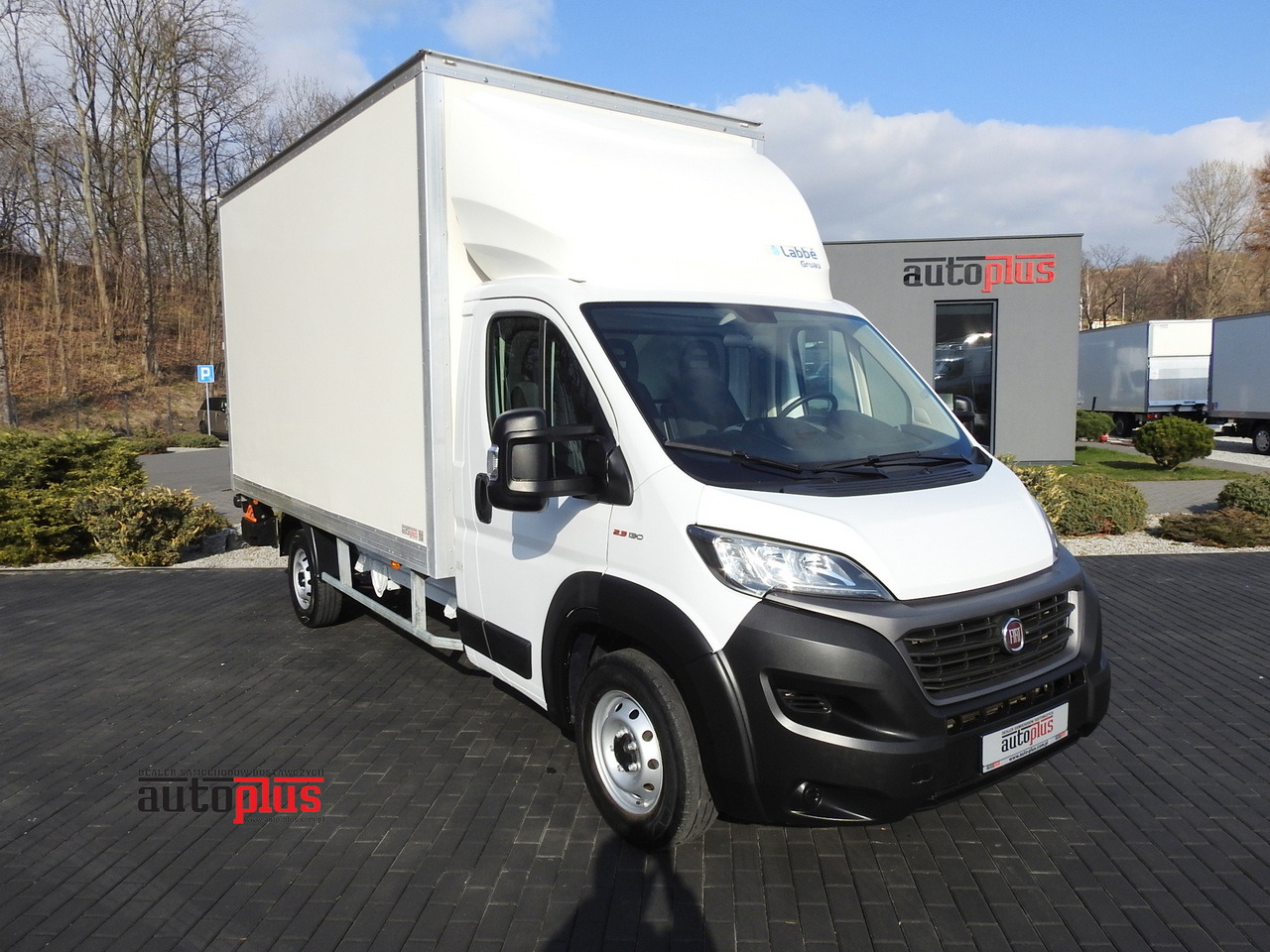 FIAT DUCATO BOX LIFT 8 PALLETS CRUISE CONTROL NAVIGATION LED LIGHTS AIR CONDITIONING 130HP - Fourgon: photos 1 FIAT DUCATO BOX LIFT 8 PALLETS CRUISE CONTROL NAVIGATION LED LIGHTS AIR CONDITIONING 130HP - Fourgon: photos 1