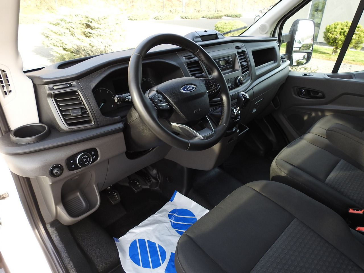 FORD TRANSIT BOX LIFT 8 PALLETS CRUISE CONTROL AIR CONDITIONING  130HP - Véhicule utilitaire frigorifique: photos 2 FORD TRANSIT BOX LIFT 8 PALLETS CRUISE CONTROL AIR CONDITIONING  130HP - Véhicule utilitaire frigorifique: photos 2