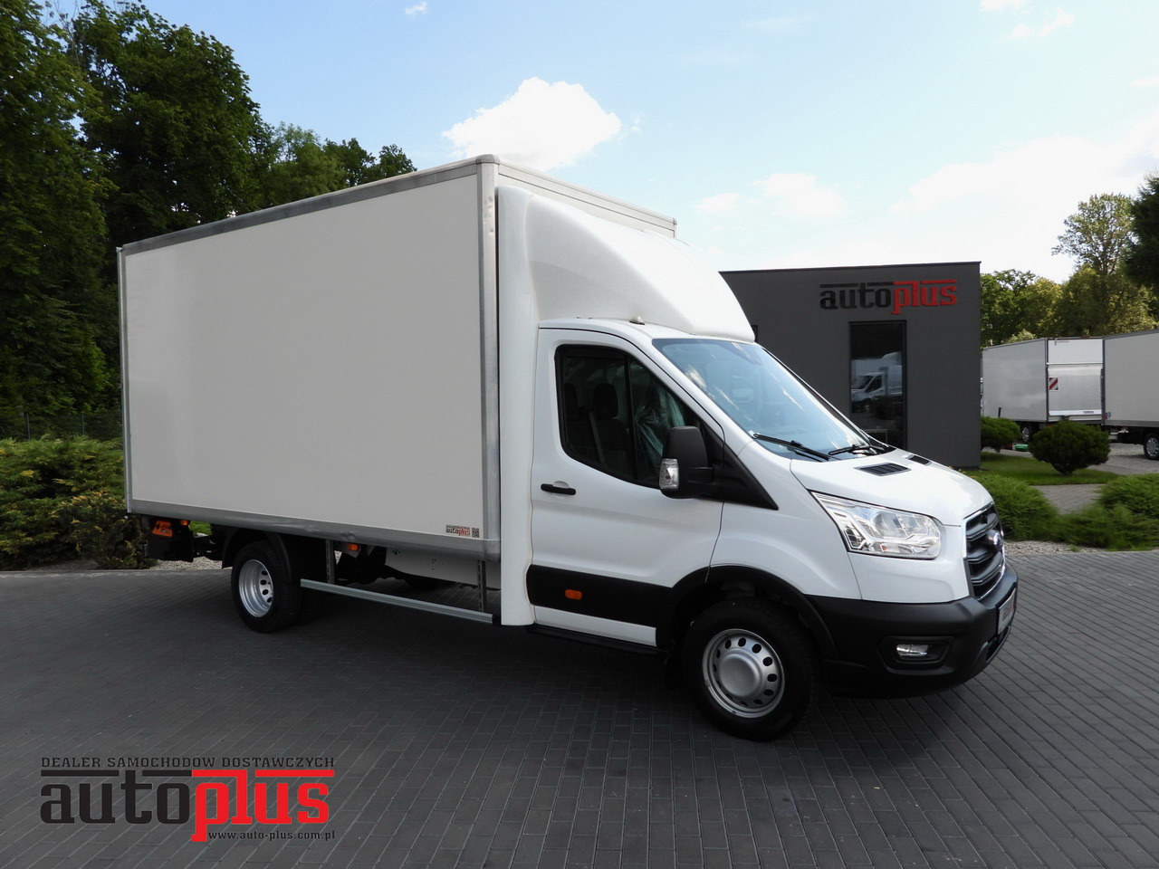 FORD TRANSIT BOX LIFT 8 PALLETS CRUISE CONTROL LED LIGHTS TWIN WHEELS AIR CONDITIONING 130HP - Fourgon: photos 1 FORD TRANSIT BOX LIFT 8 PALLETS CRUISE CONTROL LED LIGHTS TWIN WHEELS AIR CONDITIONING 130HP - Fourgon: photos 1