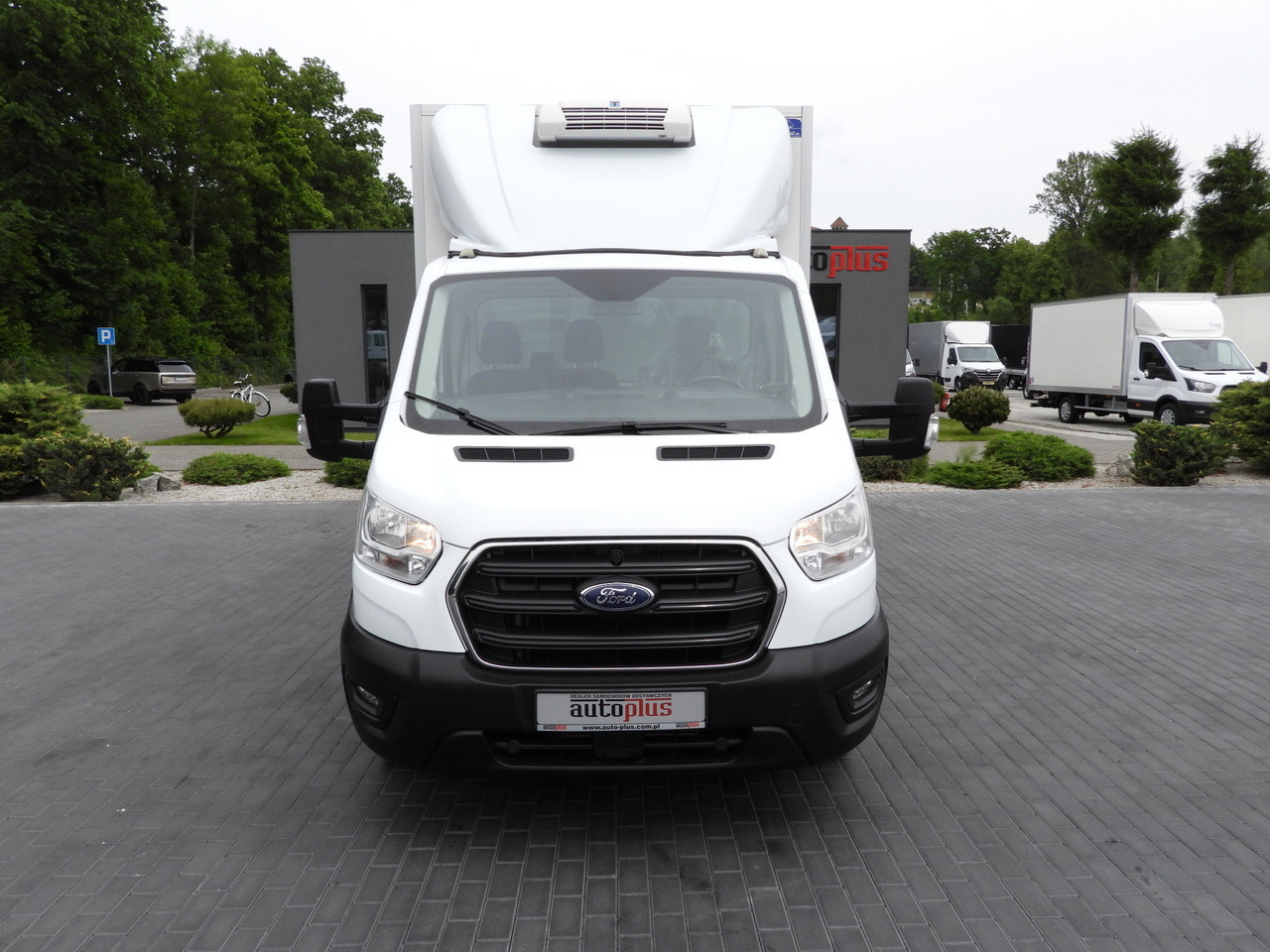 FORD TRANSIT BOX / REFRIGERATOR BOX 5*C / CRUISE CONTROL LED LIGHTS TWIN WHEELS AIR CONDITIONING 130HP - Fourgon: photos 5 FORD TRANSIT BOX / REFRIGERATOR BOX 5*C / CRUISE CONTROL LED LIGHTS TWIN WHEELS AIR CONDITIONING 130HP - Fourgon: photos 5