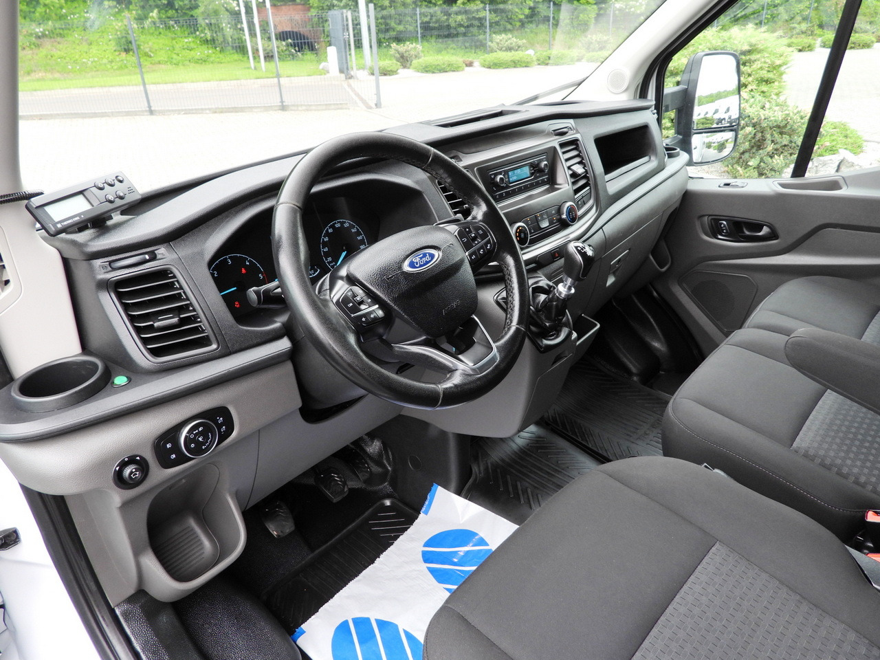 FORD TRANSIT BOX / REFRIGERATOR BOX 5*C / CRUISE CONTROL LED LIGHTS TWIN WHEELS AIR CONDITIONING 130HP - Fourgon: photos 2 FORD TRANSIT BOX / REFRIGERATOR BOX 5*C / CRUISE CONTROL LED LIGHTS TWIN WHEELS AIR CONDITIONING 130HP - Fourgon: photos 2
